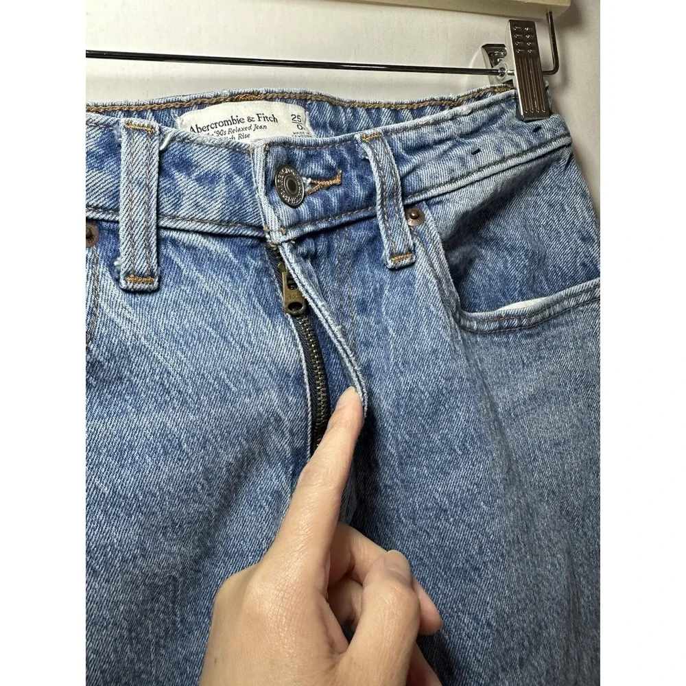 Abercrombie & Fitch Jeans Women 25/0 R Curve Love‎ 90s Relaxed Raw Hem High Rise